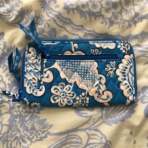 Gently used Vera Bradley Blue Lagoon Zippered Wallet